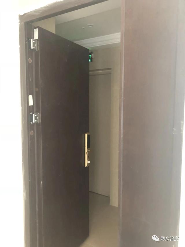 成都｜北大资源颐和翡翠府已确认贯穿性裂缝