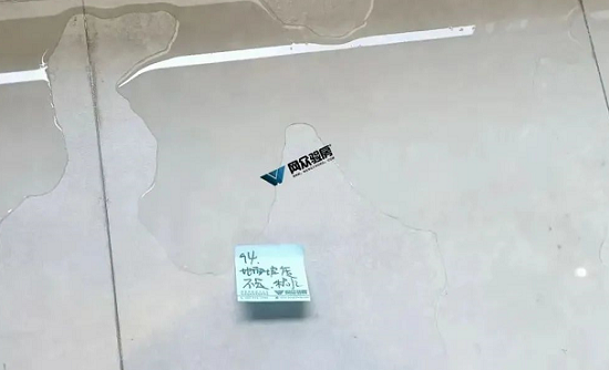 阳台倒坡积水.png