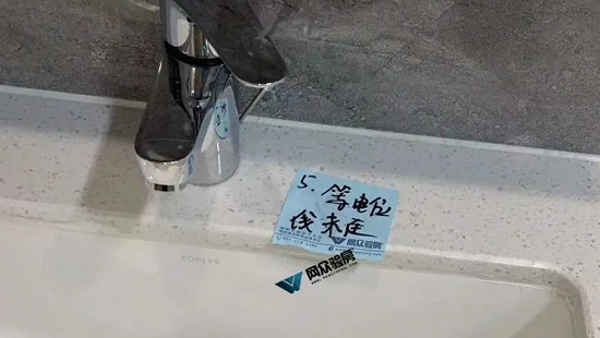 金属件未连接等电位.png