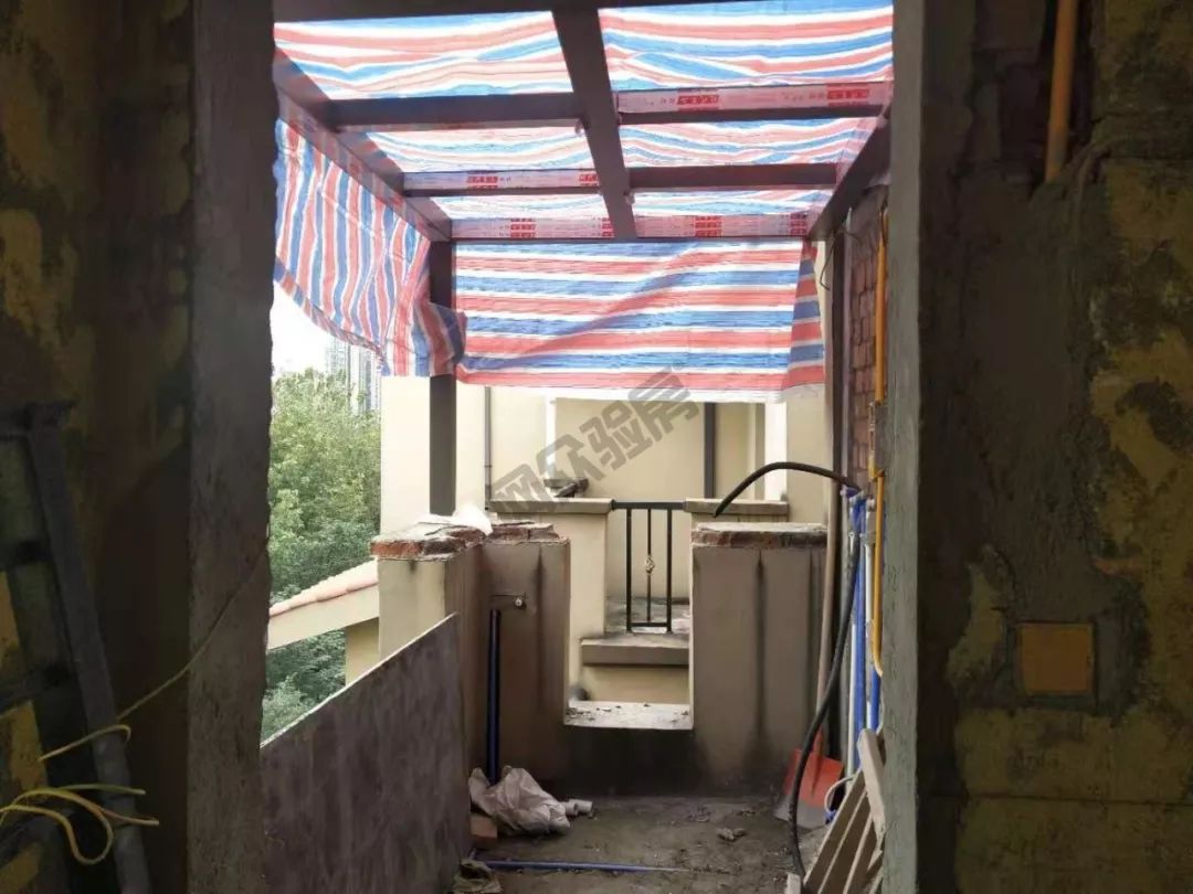 监理_二楼生活阳台阳光房搭建中 监理_二楼生活阳台阳光房搭建中